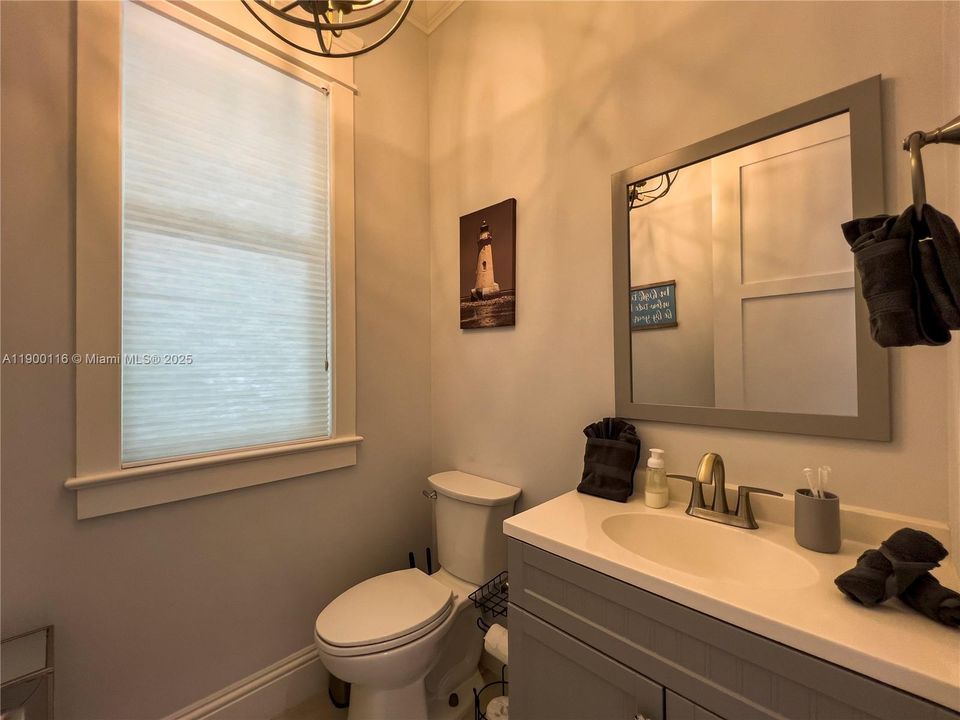 For Sale: $2,150,000 (5 beds, 3 baths, 3274 Square Feet)