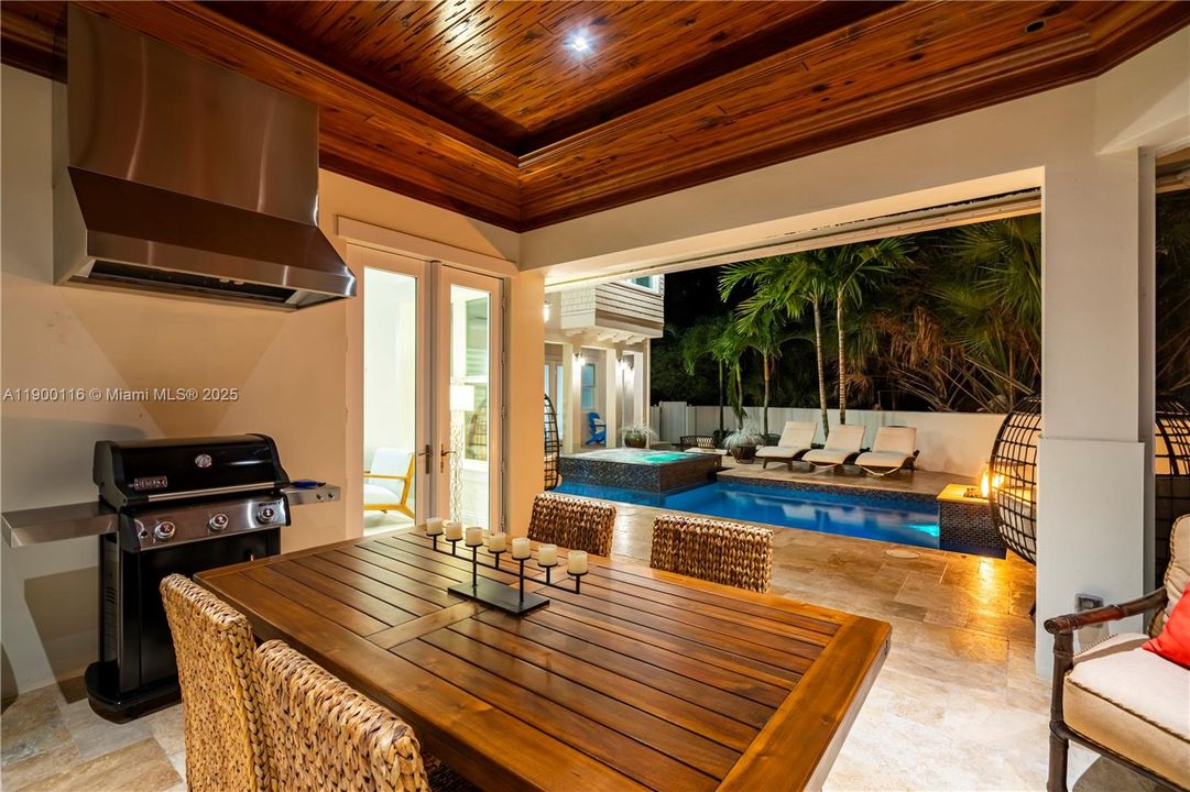 For Sale: $2,150,000 (5 beds, 3 baths, 3274 Square Feet)