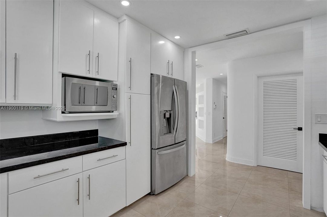 Recently Rented: $5,100 (3 beds, 3 baths, 1710 Square Feet)