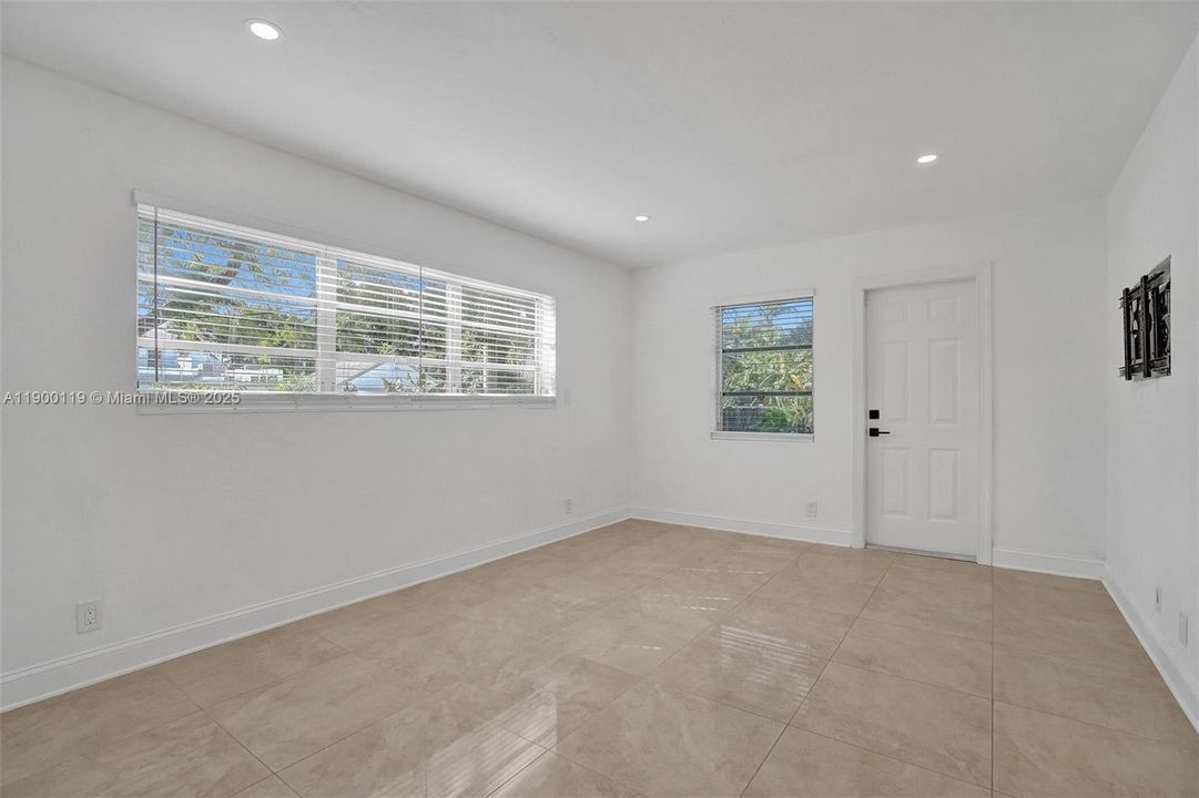 Recently Rented: $5,100 (3 beds, 3 baths, 1710 Square Feet)