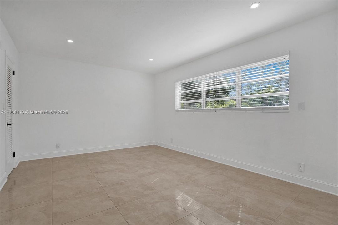 Recently Rented: $5,100 (3 beds, 3 baths, 1710 Square Feet)