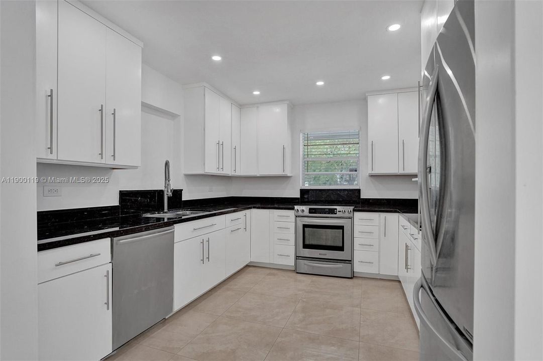 Recently Rented: $5,100 (3 beds, 3 baths, 1710 Square Feet)