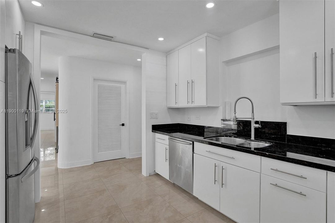 Recently Rented: $5,100 (3 beds, 3 baths, 1710 Square Feet)