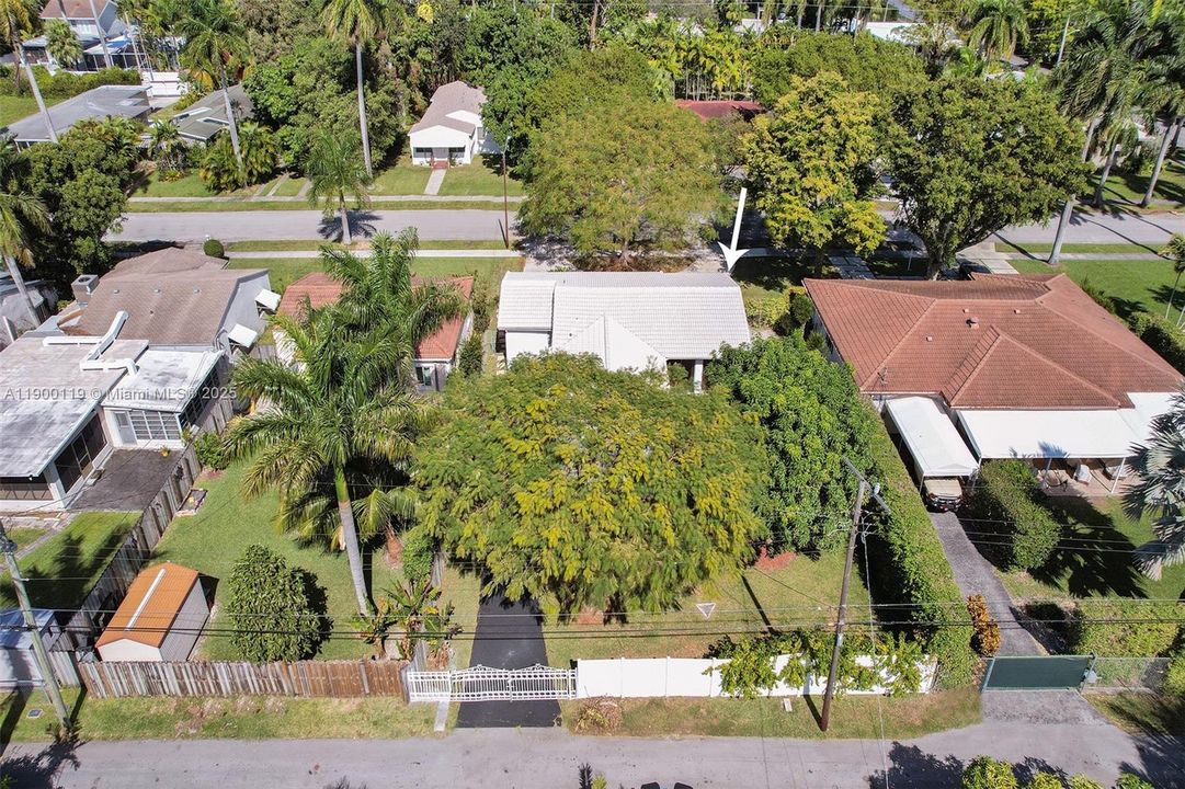 Recently Rented: $5,100 (3 beds, 3 baths, 1710 Square Feet)