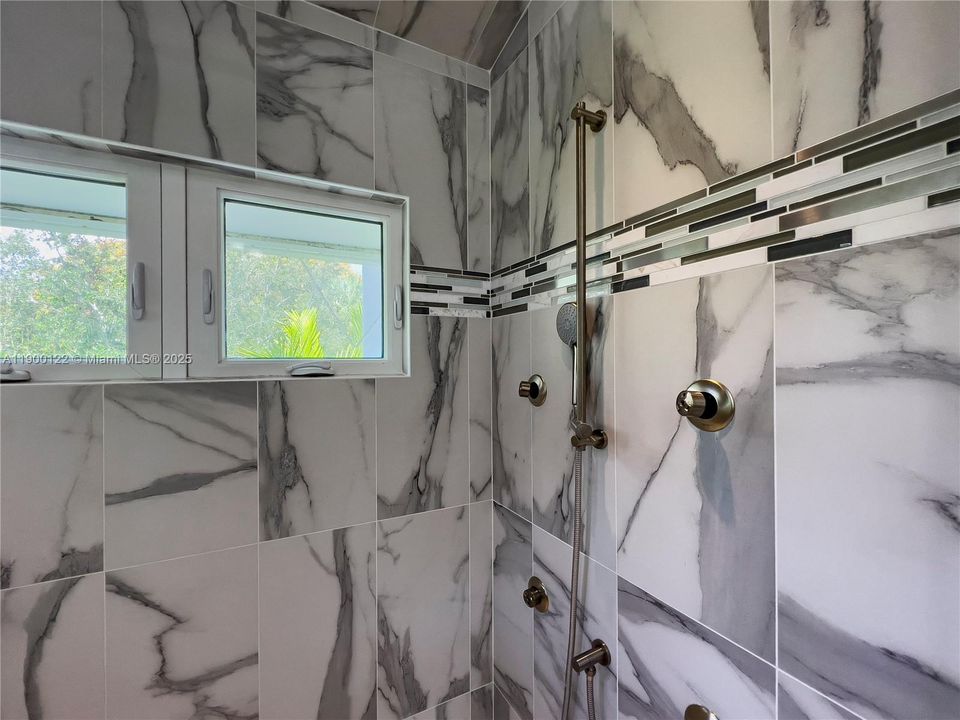 For Rent: $12,000 (6 beds, 3 baths, 3274 Square Feet)