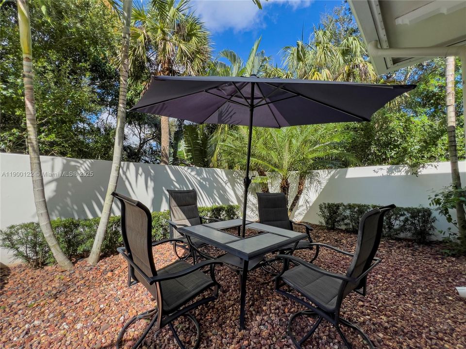 For Rent: $12,000 (6 beds, 3 baths, 3274 Square Feet)