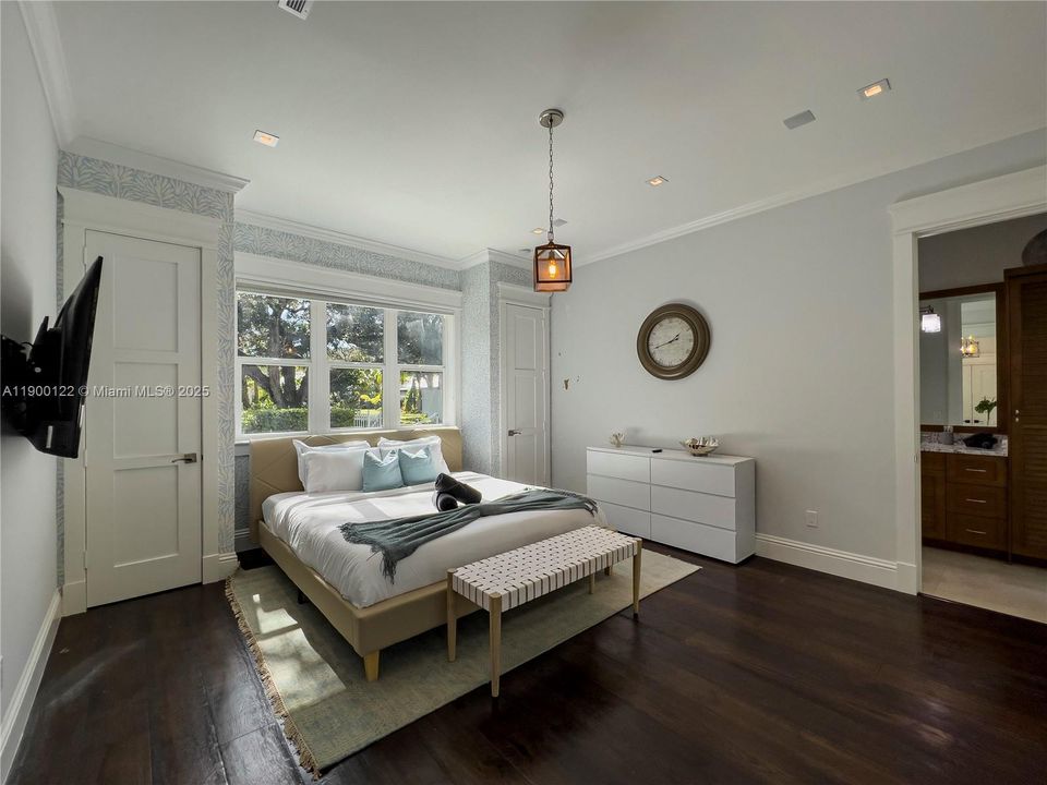 For Rent: $12,000 (6 beds, 3 baths, 3274 Square Feet)