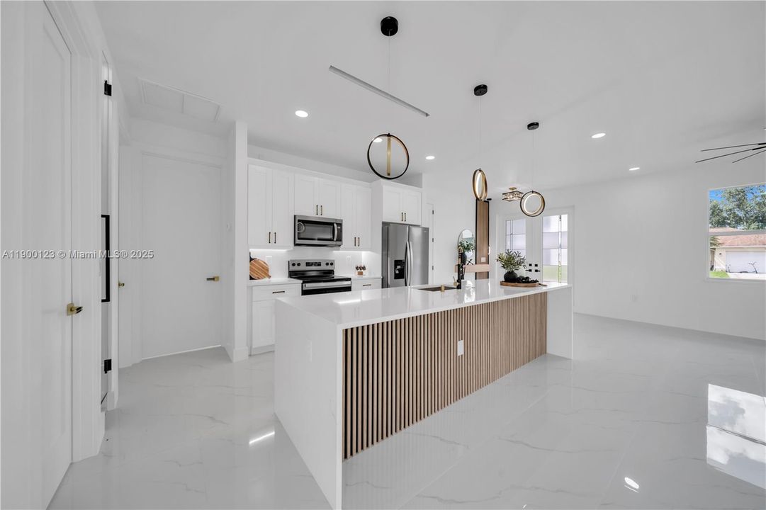 For Sale: $339,900 (3 beds, 2 baths, 1406 Square Feet)