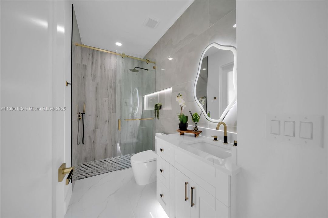 For Sale: $339,900 (3 beds, 2 baths, 1406 Square Feet)