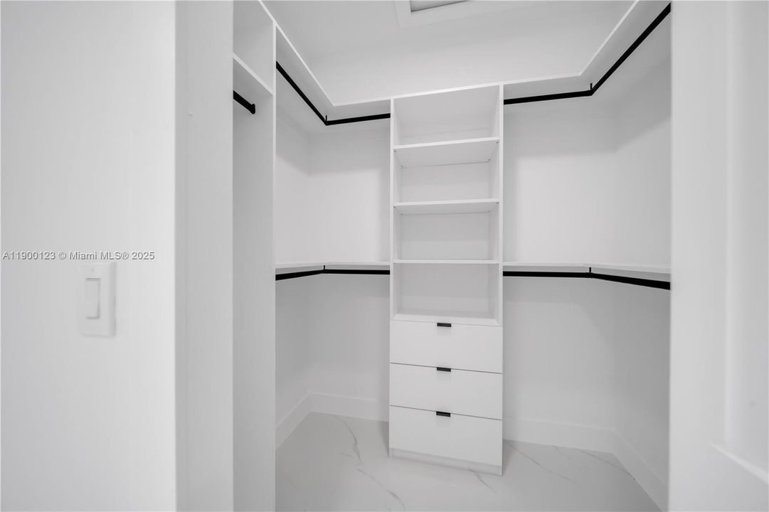 For Sale: $339,900 (3 beds, 2 baths, 1406 Square Feet)