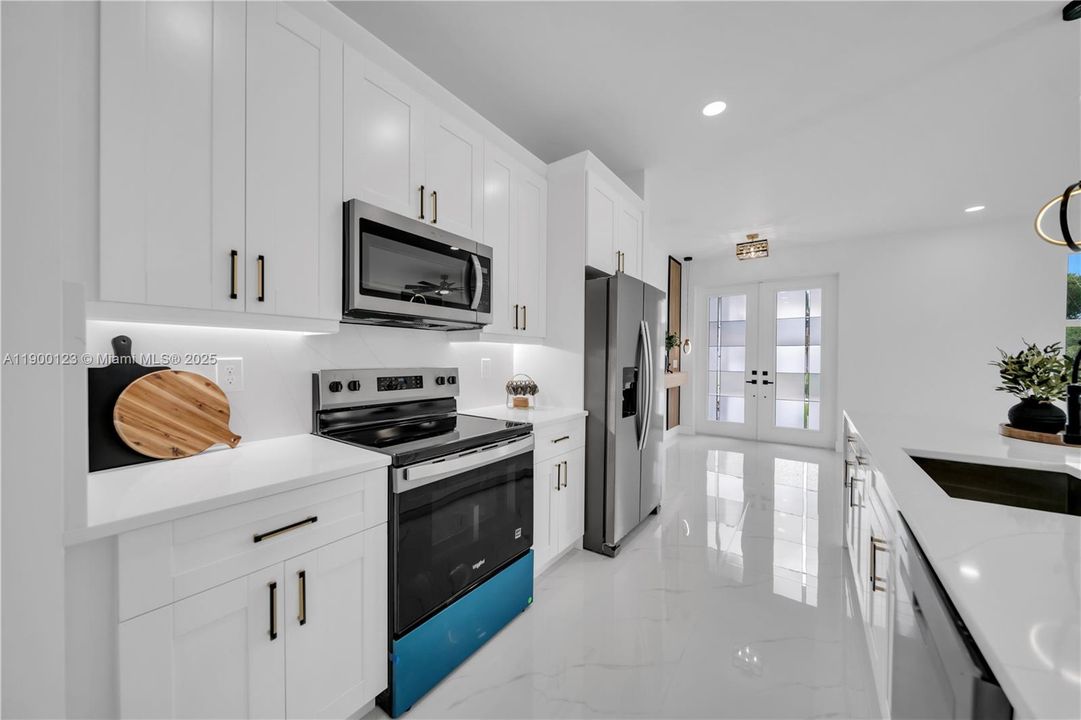 For Sale: $339,900 (3 beds, 2 baths, 1406 Square Feet)