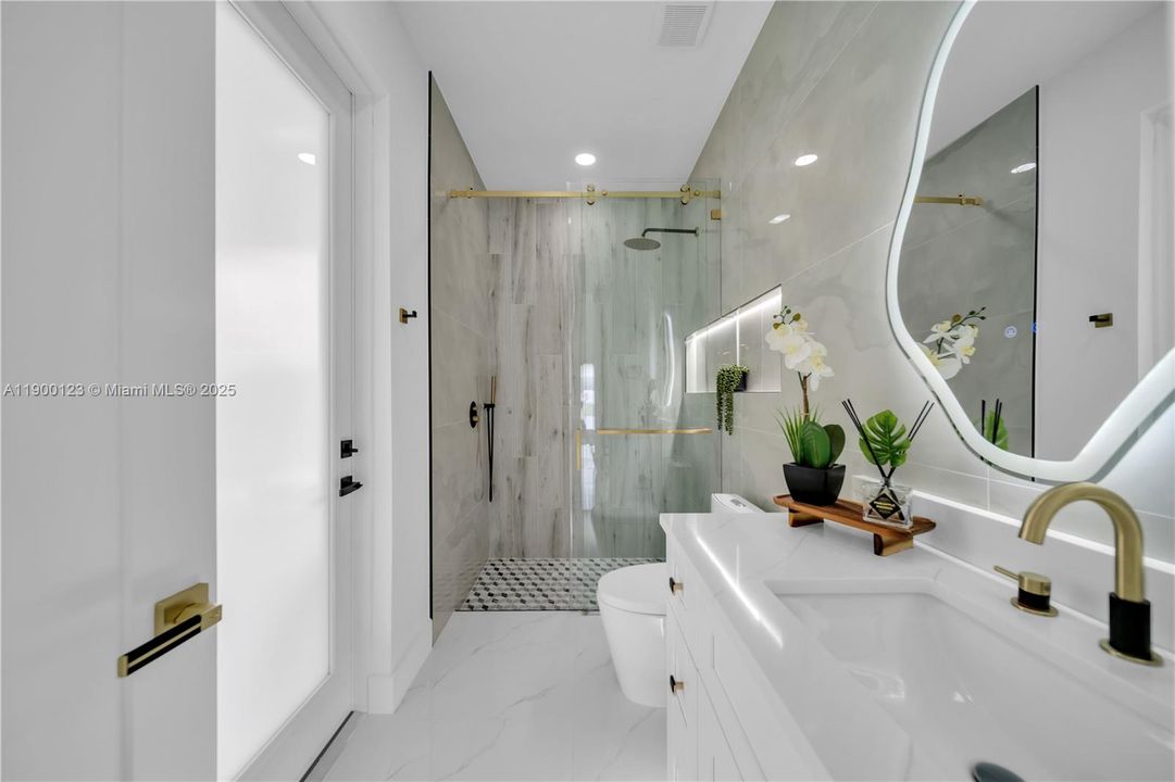 For Sale: $339,900 (3 beds, 2 baths, 1406 Square Feet)