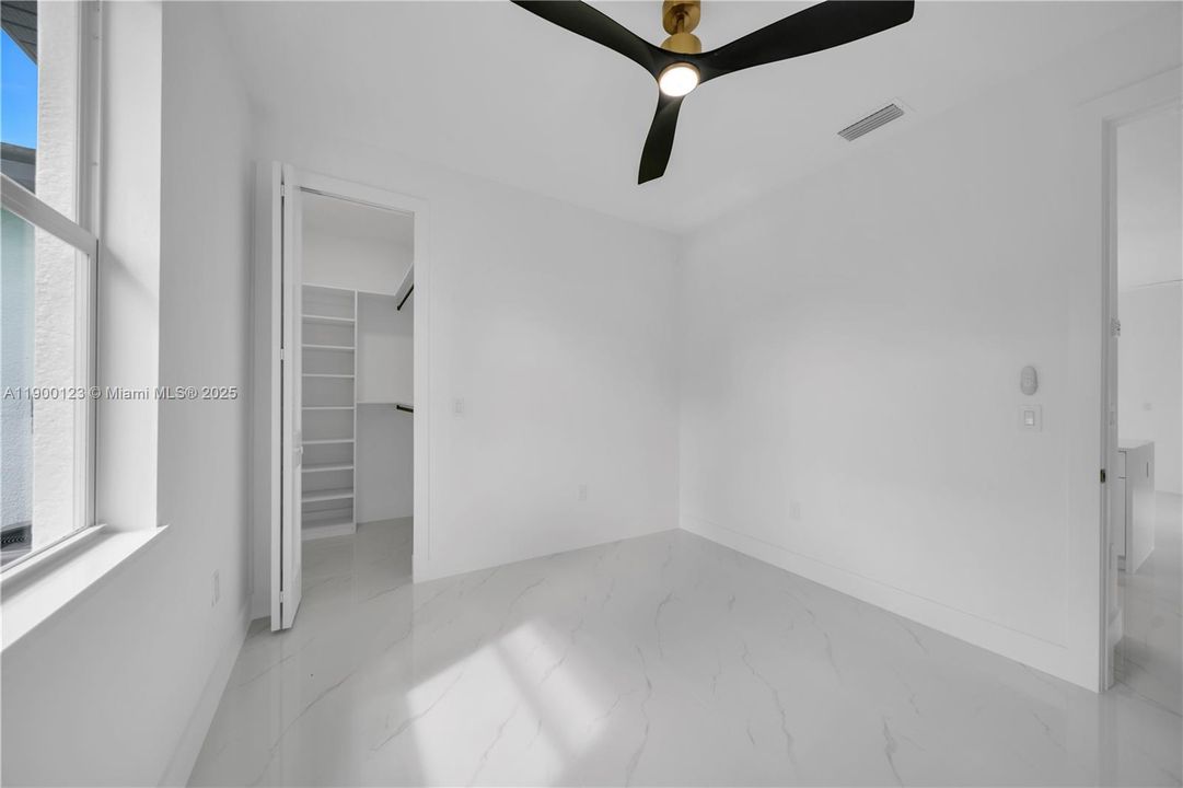 For Sale: $339,900 (3 beds, 2 baths, 1406 Square Feet)
