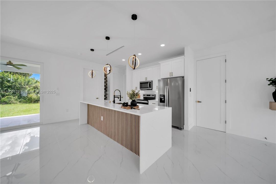 For Sale: $339,900 (3 beds, 2 baths, 1406 Square Feet)