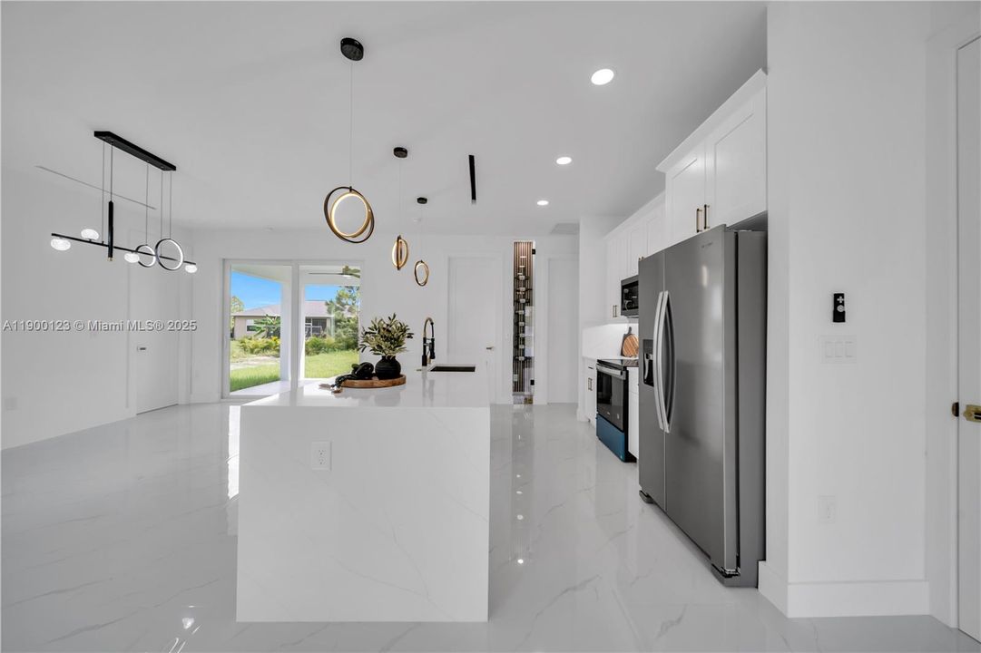 For Sale: $339,900 (3 beds, 2 baths, 1406 Square Feet)