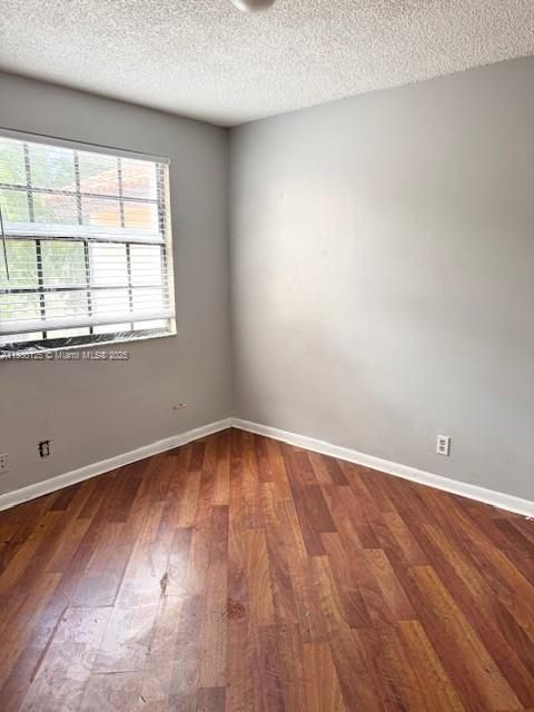 For Sale: $420,000 (3 beds, 3 baths, 1318 Square Feet)