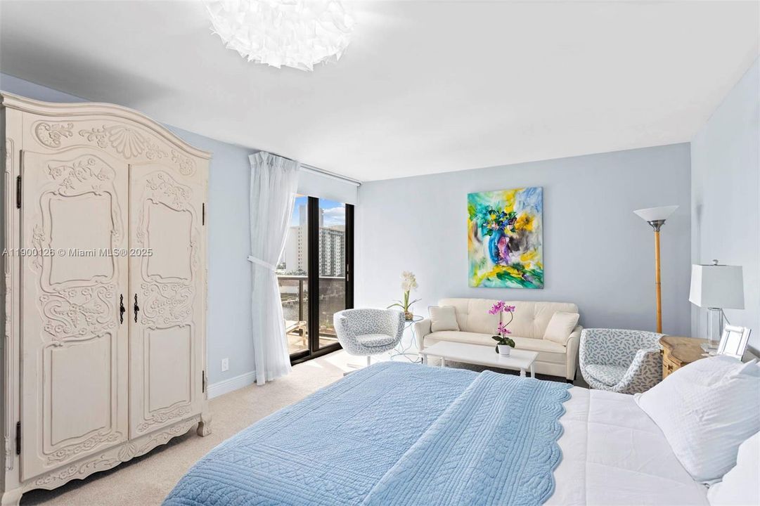 For Sale: $665,000 (2 beds, 2 baths, 1600 Square Feet)