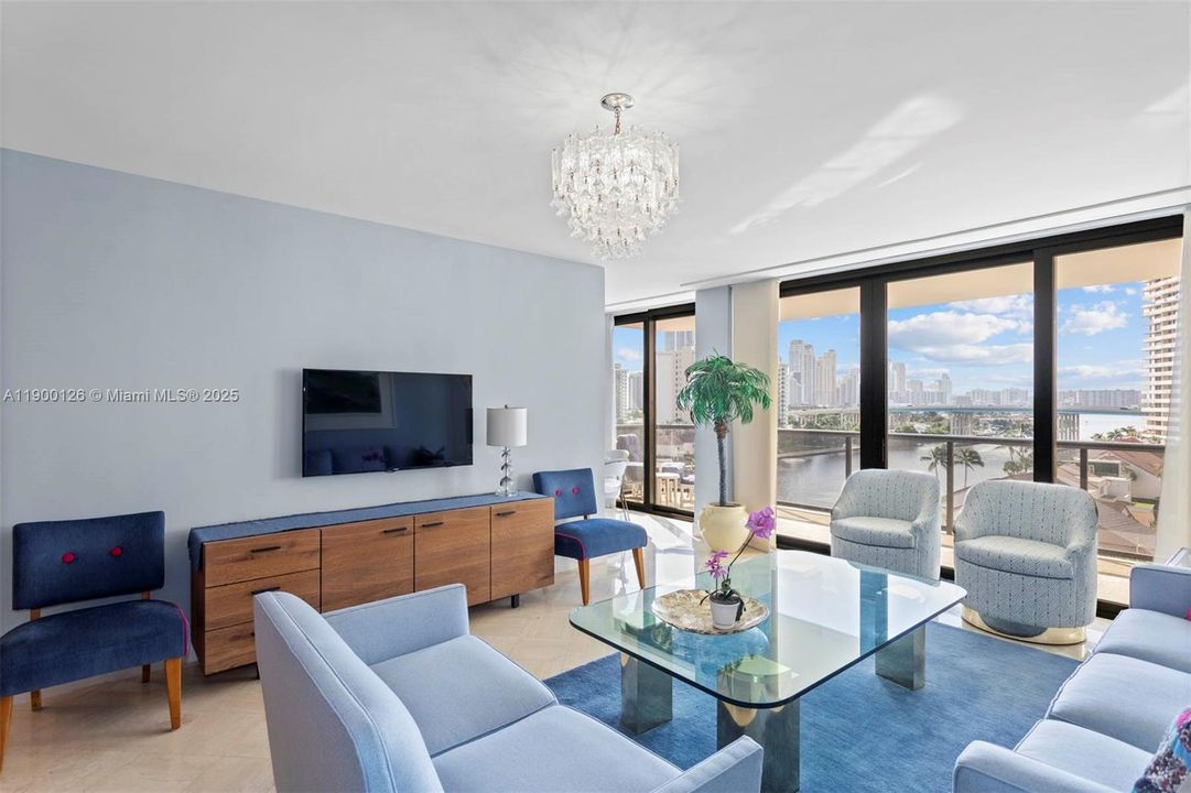 For Sale: $665,000 (2 beds, 2 baths, 1600 Square Feet)