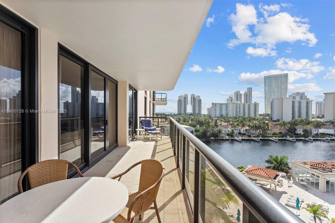 For Sale: $665,000 (2 beds, 2 baths, 1600 Square Feet)