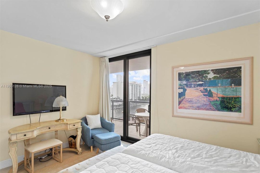 For Sale: $665,000 (2 beds, 2 baths, 1600 Square Feet)