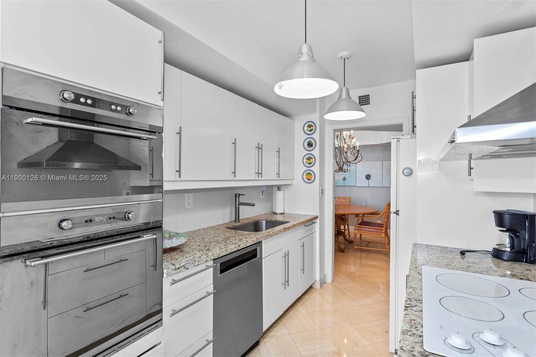 For Sale: $665,000 (2 beds, 2 baths, 1600 Square Feet)