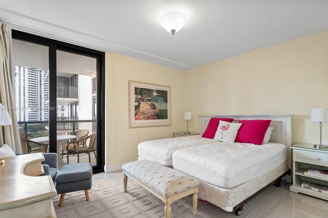 For Sale: $665,000 (2 beds, 2 baths, 1600 Square Feet)