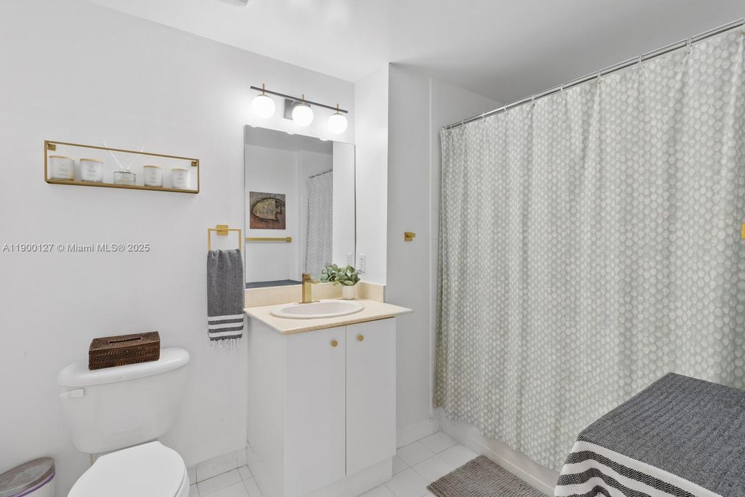 Active With Contract: $998,000 (3 beds, 3 baths, 1650 Square Feet)