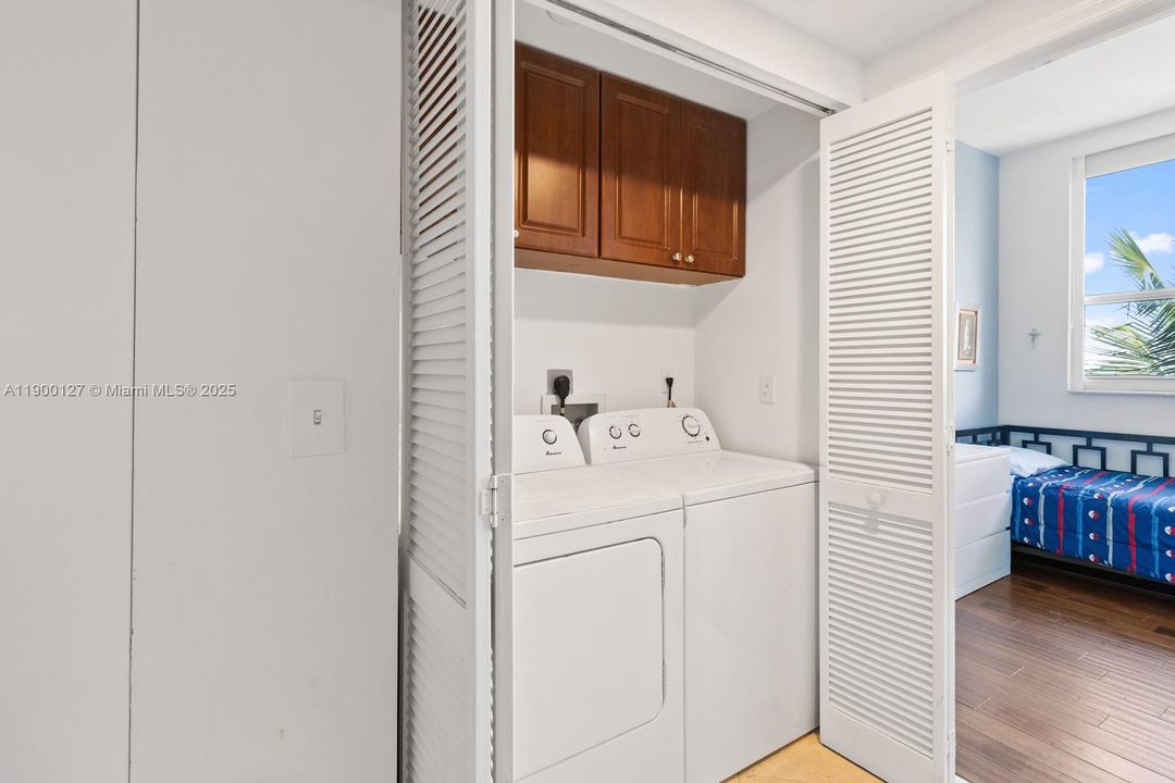 Active With Contract: $998,000 (3 beds, 3 baths, 1650 Square Feet)