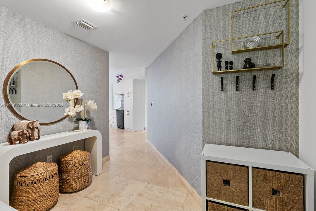 Active With Contract: $998,000 (3 beds, 3 baths, 1650 Square Feet)