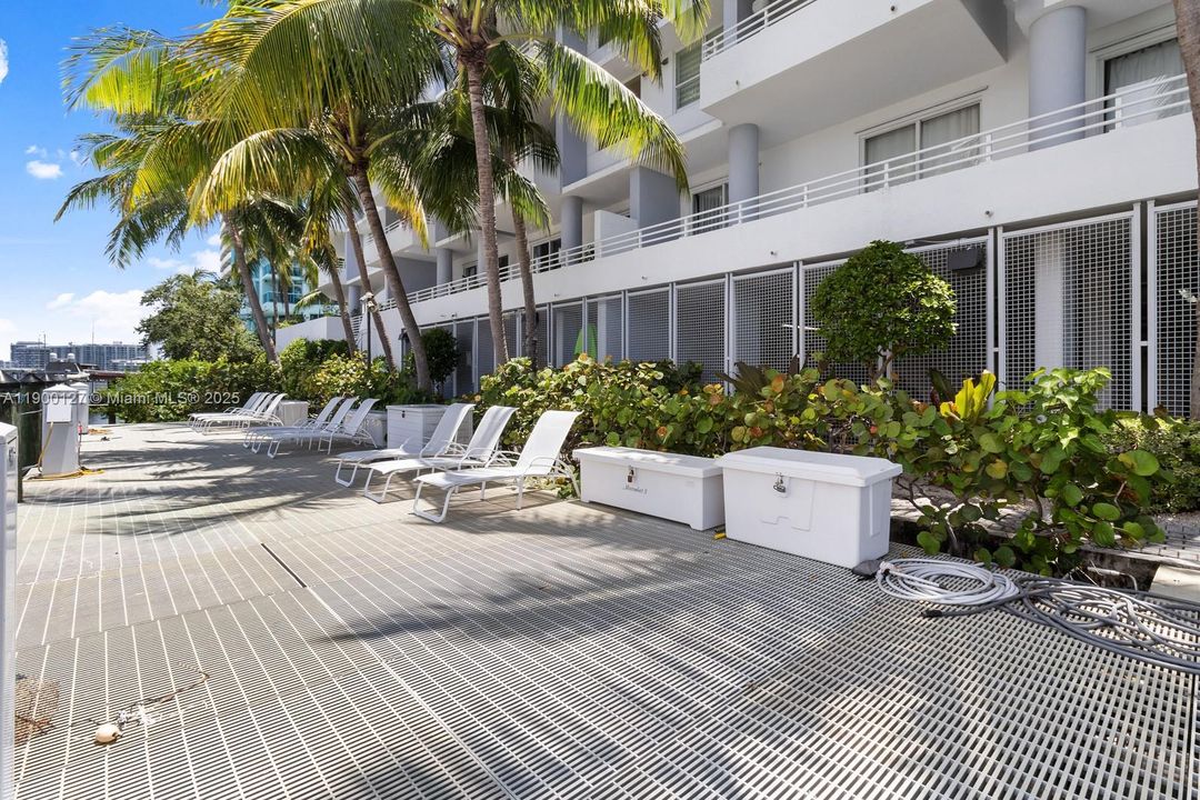 Active With Contract: $998,000 (3 beds, 3 baths, 1650 Square Feet)