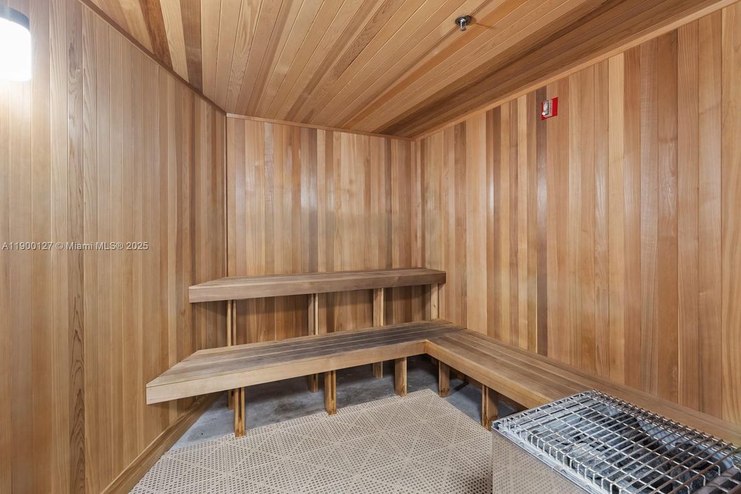 Active With Contract: $998,000 (3 beds, 3 baths, 1650 Square Feet)