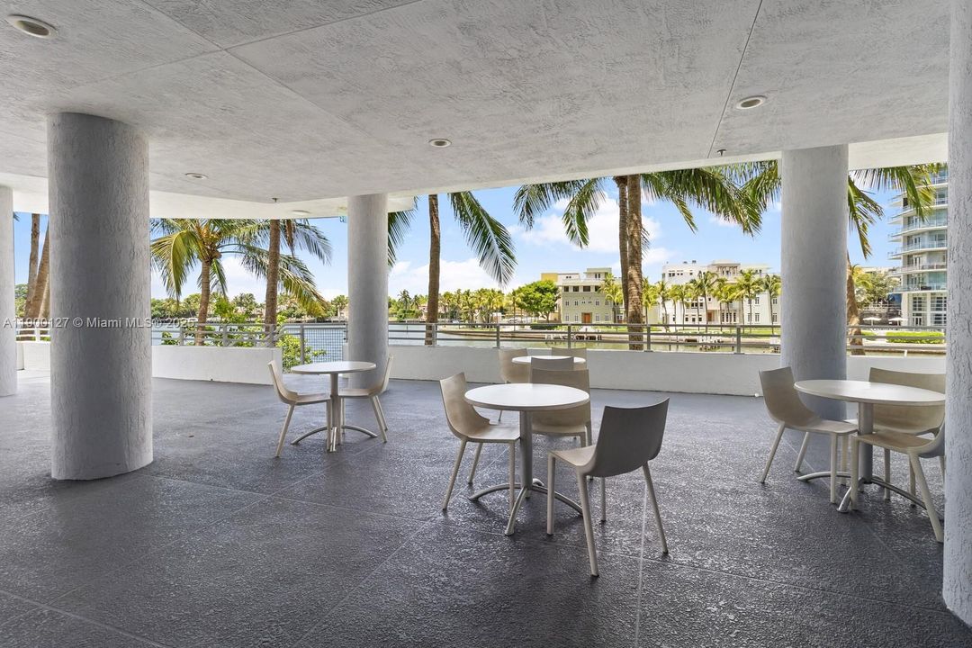 Active With Contract: $998,000 (3 beds, 3 baths, 1650 Square Feet)