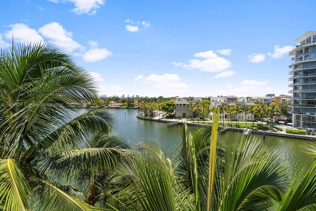 Active With Contract: $998,000 (3 beds, 3 baths, 1650 Square Feet)