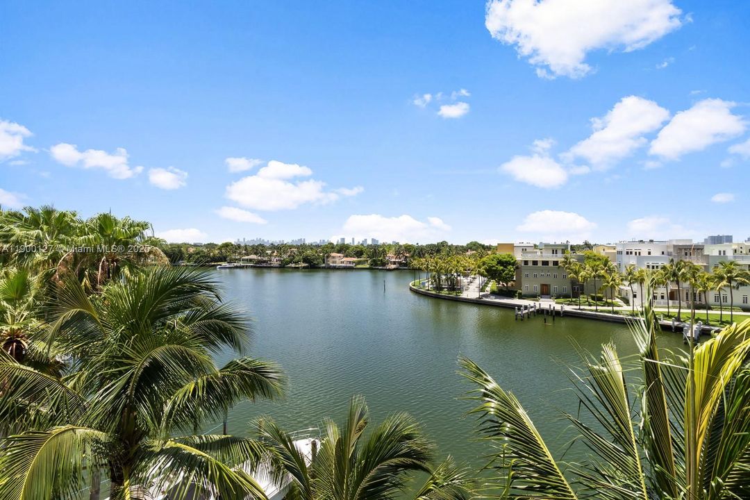 Active With Contract: $998,000 (3 beds, 3 baths, 1650 Square Feet)