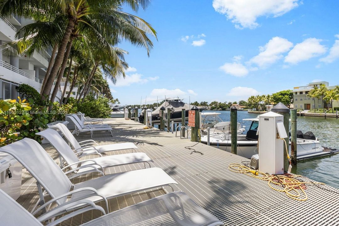 Active With Contract: $998,000 (3 beds, 3 baths, 1650 Square Feet)