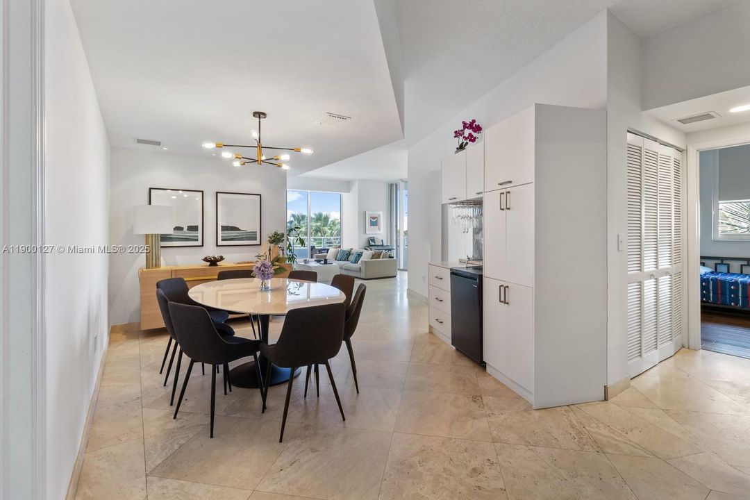 Active With Contract: $998,000 (3 beds, 3 baths, 1650 Square Feet)