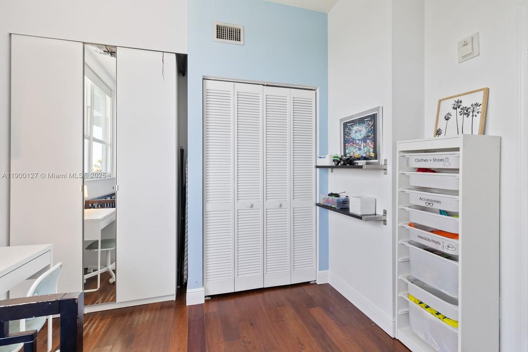 Active With Contract: $998,000 (3 beds, 3 baths, 1650 Square Feet)