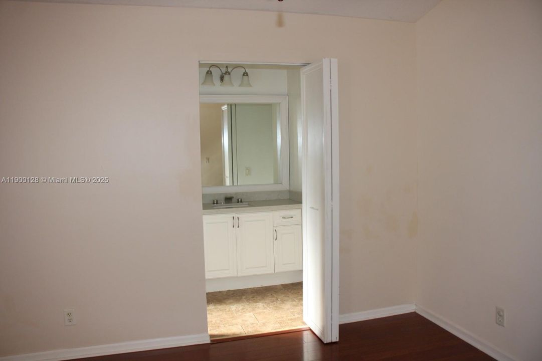 For Rent: $3,900 (3 beds, 2 baths, 1424 Square Feet)