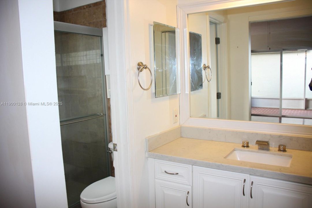 For Rent: $3,900 (3 beds, 2 baths, 1424 Square Feet)