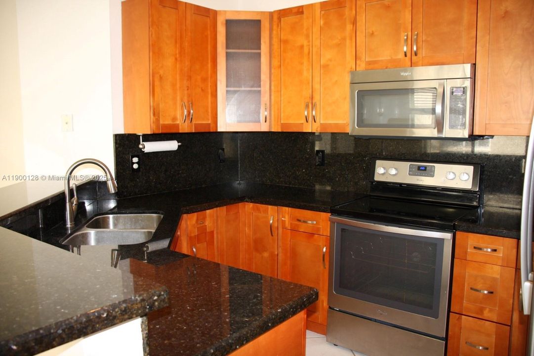 For Rent: $3,900 (3 beds, 2 baths, 1424 Square Feet)