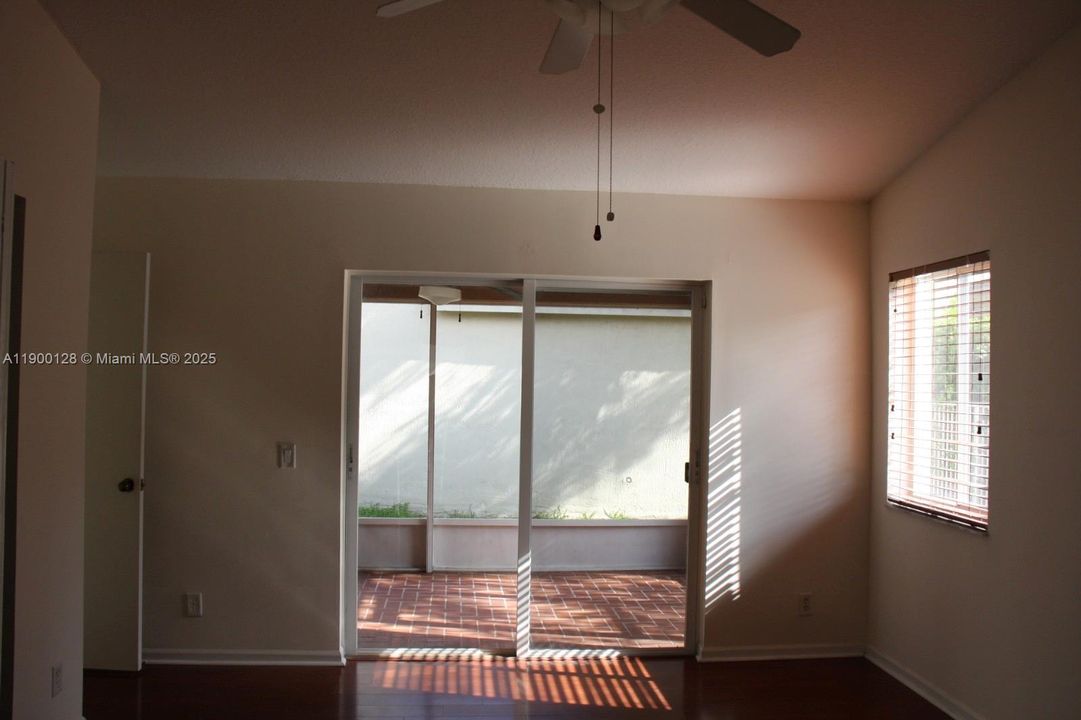 For Rent: $3,900 (3 beds, 2 baths, 1424 Square Feet)