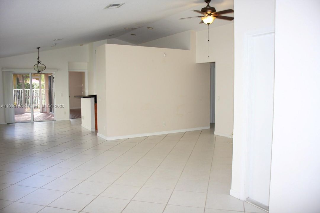 For Rent: $3,900 (3 beds, 2 baths, 1424 Square Feet)