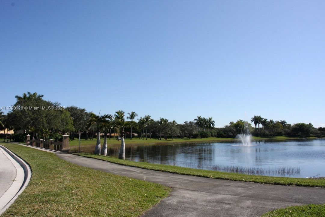 For Rent: $3,900 (3 beds, 2 baths, 1424 Square Feet)