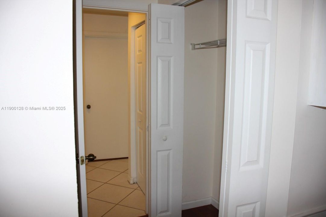 For Rent: $3,900 (3 beds, 2 baths, 1424 Square Feet)