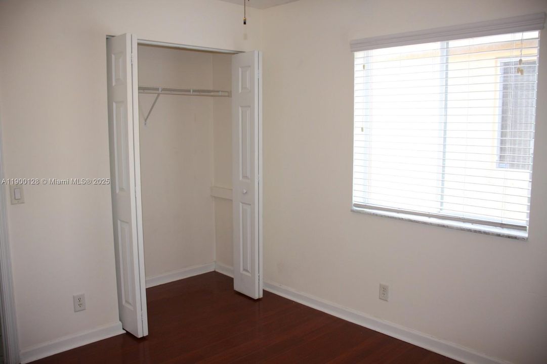 For Rent: $3,900 (3 beds, 2 baths, 1424 Square Feet)