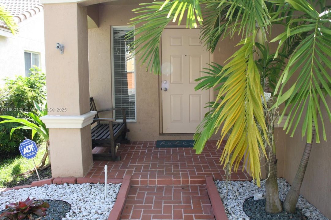 For Rent: $3,900 (3 beds, 2 baths, 1424 Square Feet)