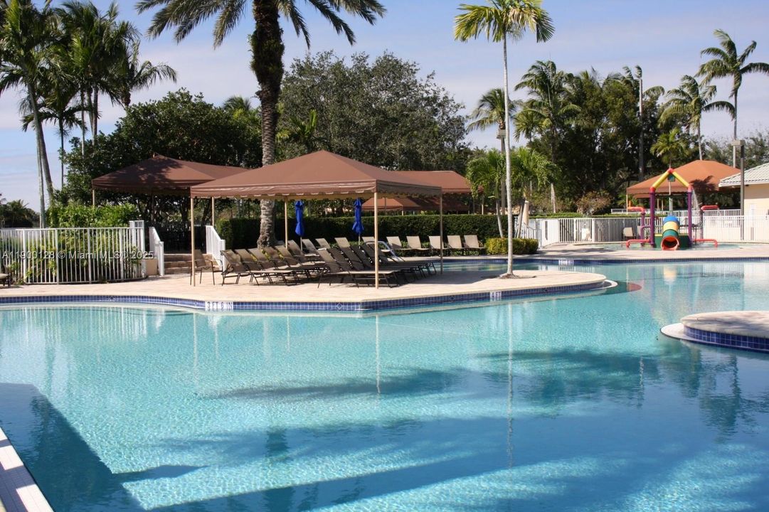 For Rent: $3,900 (3 beds, 2 baths, 1424 Square Feet)