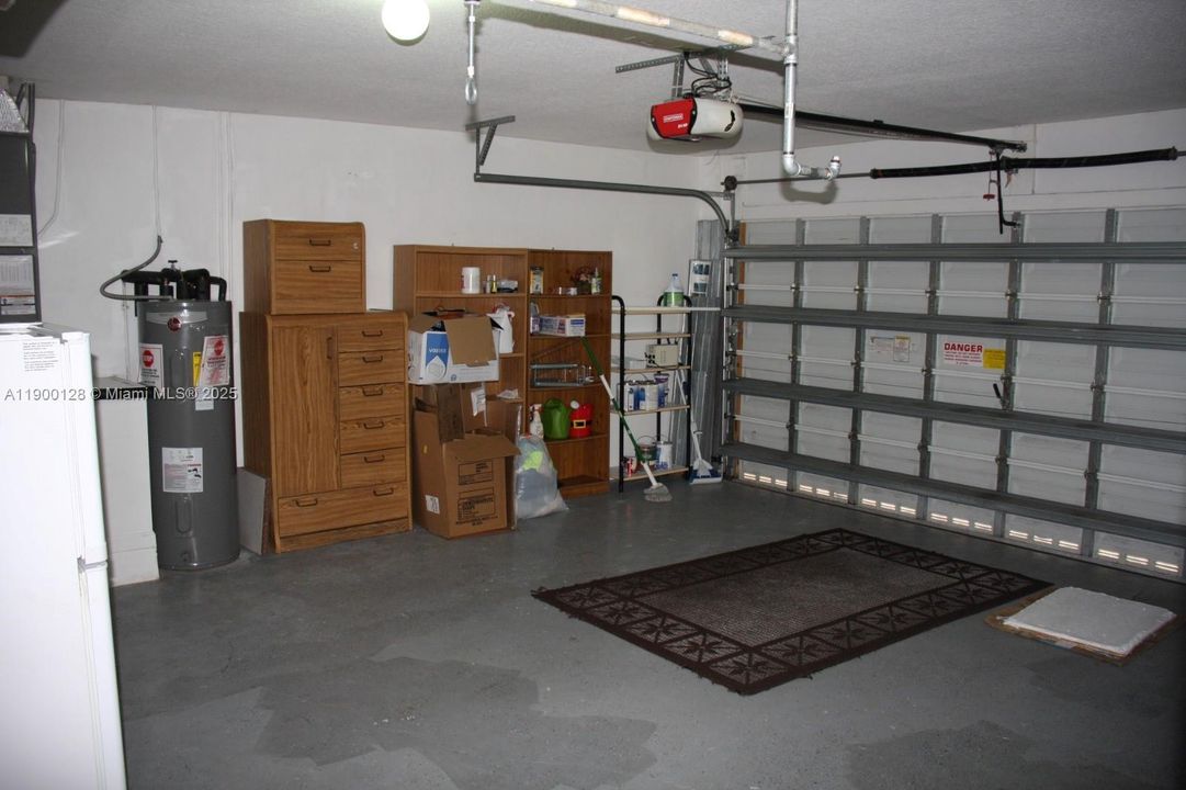 For Rent: $3,900 (3 beds, 2 baths, 1424 Square Feet)