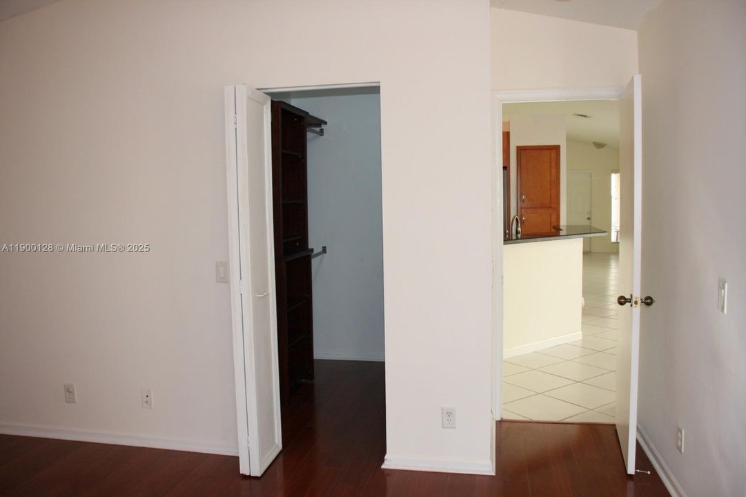 For Rent: $3,900 (3 beds, 2 baths, 1424 Square Feet)