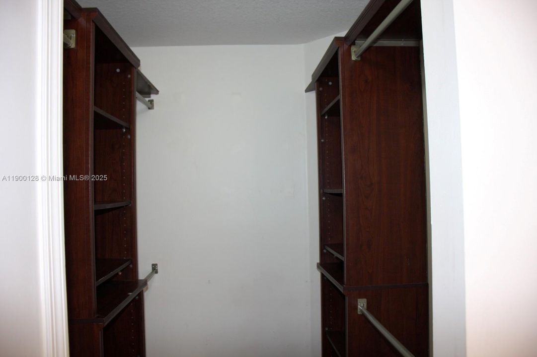 For Rent: $3,900 (3 beds, 2 baths, 1424 Square Feet)